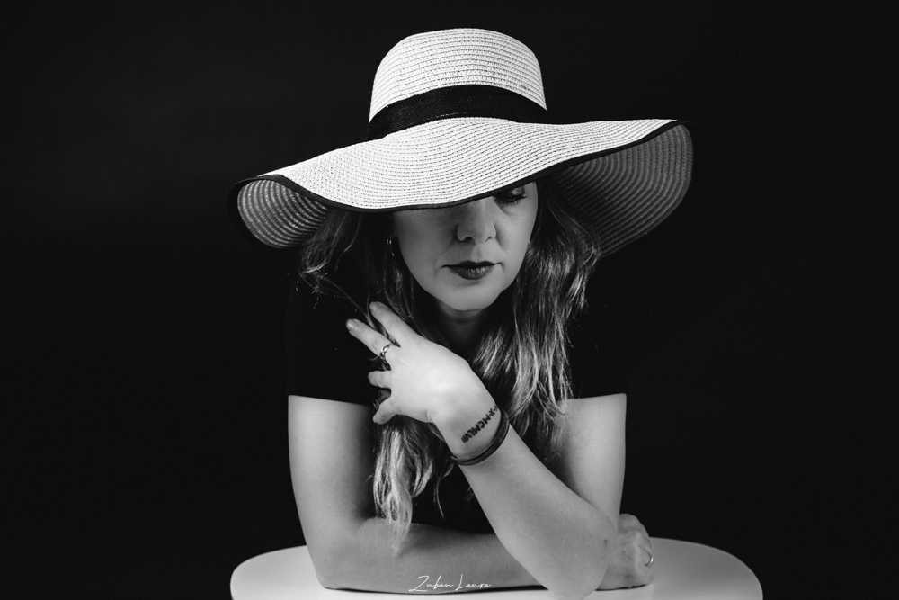 MAME CU ARIPI INVIZIBILE